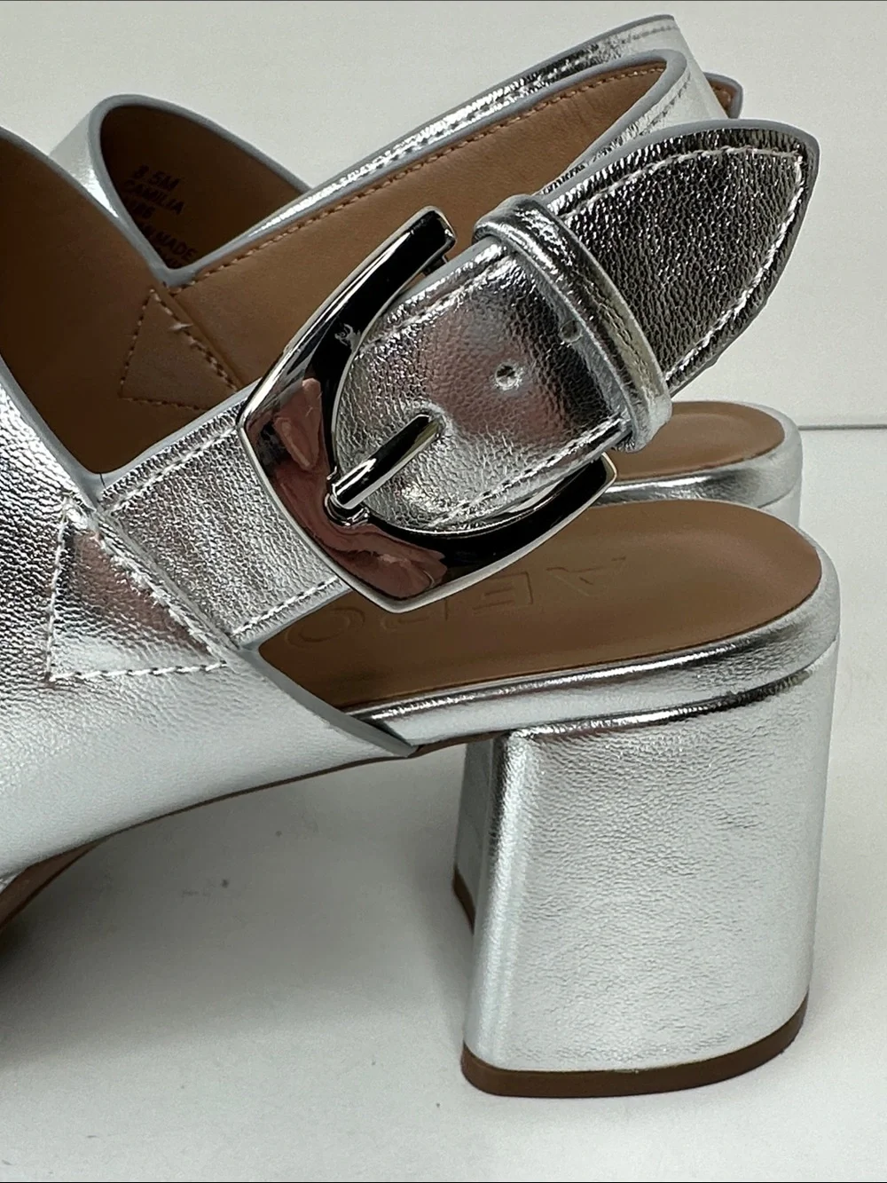 Aerosoles Women's Camilia Round Toe Platform Sandals Size 8.5M Silver Metallic